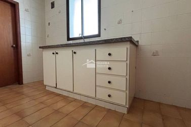 Apartamento &agrave; venda - 103m&sup2; - Centro