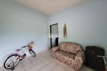 Ch&aacute;cara &agrave; venda - 190m&sup2; - Zona Rural