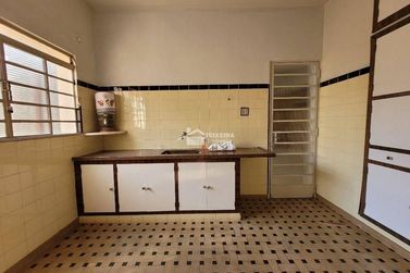 Casa &agrave; venda - 500m&sup2; - Centro