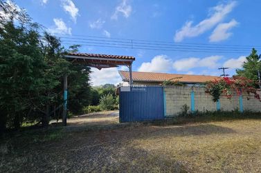Ch&aacute;cara &agrave; venda - 90m&sup2; - Zona Rural