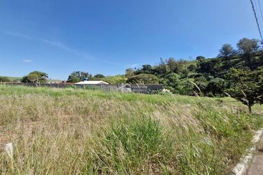 Terreno &agrave; venda - 200m&sup2; - Jardim Village