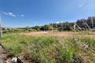 Terreno &agrave; venda - 217m&sup2; - Village