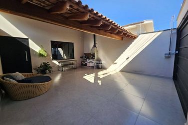 Casa &agrave; venda - 150m&sup2; - Jardim Panorama