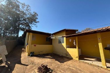 Ch&aacute;cara &agrave; venda - 130m&sup2; - Centro