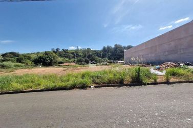 Terreno &agrave; venda - 217m&sup2; - Village