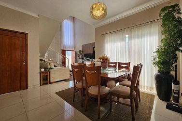 Casa &agrave; venda - 250m&sup2; - Jardim Mantiqueira II