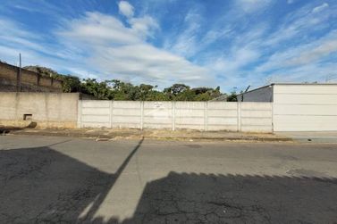 Terreno &agrave; venda - 361m&sup2; - Vila Mosconi