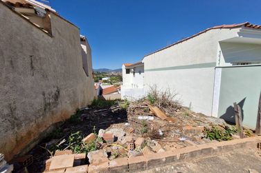 Terreno &agrave; venda - 150m&sup2; - Jardim Nova Andradas
