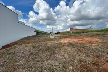 Terreno &agrave; venda - 200m&sup2; - 