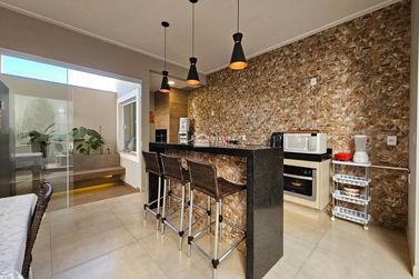 Casa &agrave; venda - 300m&sup2; - Vila Buzato