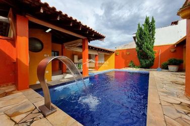 Casa &agrave; venda - 388m&sup2; - Jardim Panorama