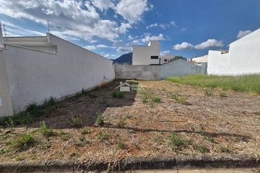 Terreno &agrave; venda - 200m&sup2; - 