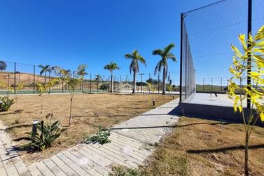 Terreno &agrave; venda - 1000m&sup2; - Quinta das Flores