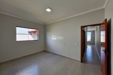 Casa &agrave; venda - 100m&sup2; - Jardim Village