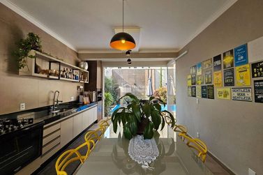 Casa &agrave; venda - 250m&sup2; - Jardim Mantiqueira II