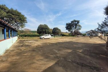 S&iacute;tio &agrave; venda - 200m&sup2; - Zona Rural