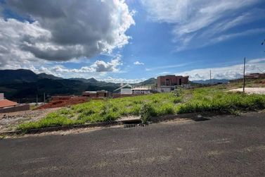 Terreno &agrave; venda - 300m&sup2; - Veredas da Serra
