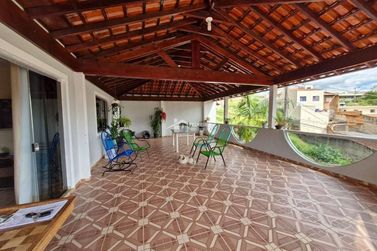 Sobrado &agrave; venda - 286m&sup2; - Pirapitinga