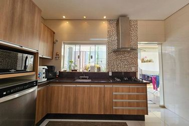 Casa &agrave; venda - 250m&sup2; - Jardim Mantiqueira II
