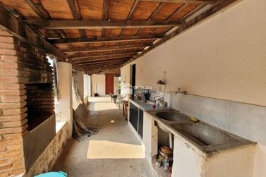 Ch&aacute;cara &agrave; venda - 190m&sup2; - Zona Rural