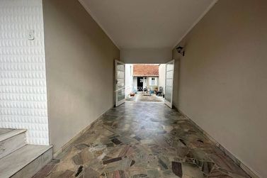 Casa &agrave; venda - 300m&sup2; - Centro