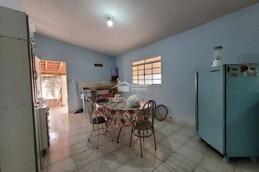 Ch&aacute;cara &agrave; venda - 190m&sup2; - Zona Rural