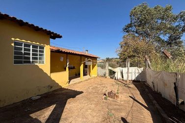 Ch&aacute;cara &agrave; venda - 130m&sup2; - Centro
