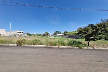 Terreno &agrave; venda - 200m&sup2; - Jardim Village