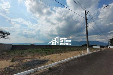Terreno &agrave; venda - 300m&sup2; - Condominio Village