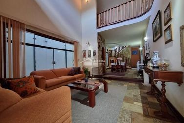 Casa &agrave; venda - 427m&sup2; - Centro
