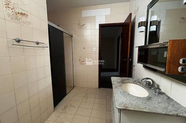 Casa &agrave; venda - 274m&sup2; - Centro