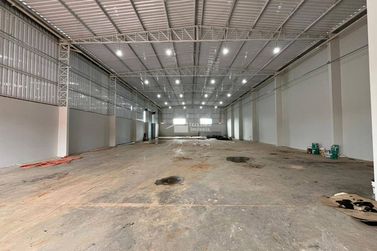 Sal&atilde;o Comercial para alugar - 860m&sup2; - Trade Park