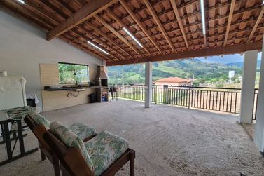 Ch&aacute;cara &agrave; venda - 136m&sup2; - Residencial Para&iacute;so