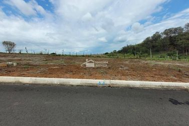 Terreno &agrave; venda - 200m&sup2; - Jardim Lima
