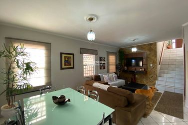 Casa &agrave; venda - 192m&sup2; - Jardim Panorama