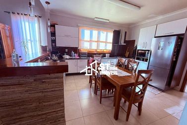 Casa &agrave; venda - 240m&sup2; - Jardim Panorama