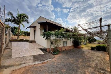 Ch&aacute;cara &agrave; venda - 750m&sup2; - Retirinho