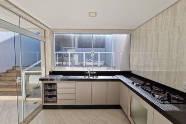 Casa &agrave; venda - 240m&sup2; - Jardim Alto da Serra