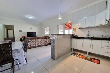 Ch&aacute;cara &agrave; venda - 150m&sup2; - Zona Rural