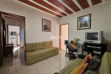 Ch&aacute;cara &agrave; venda - 90m&sup2; - Zona Rural