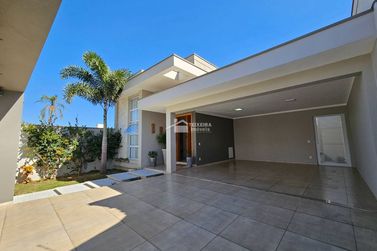 Casa &agrave; venda - 300m&sup2; - Vila Buzato