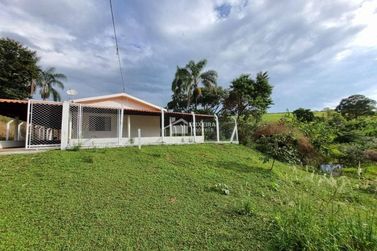 S&iacute;tio &agrave; venda - 180m&sup2; - Zona Rural