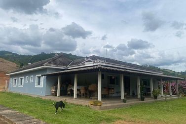 Ch&aacute;cara &agrave; venda - 11500m&sup2; - Zona Rural