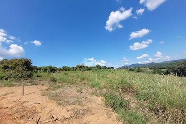 Terreno &agrave; venda - 27000m&sup2; - Clube Campestre