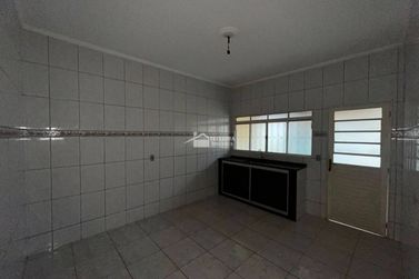 Casa para alugar - 200m&sup2; - Jardim Ip&ecirc;