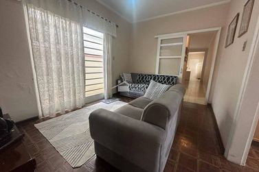 Casa &agrave; venda - 300m&sup2; - Centro