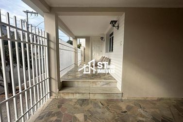 Casa &agrave; venda - 300m&sup2; - Centro