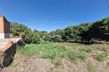 Terreno &agrave; venda - 200m&sup2; - Jardim Portal da Mantiqueira