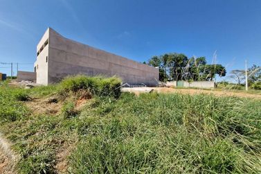 Terreno &agrave; venda - 205m&sup2; - Jardim Village