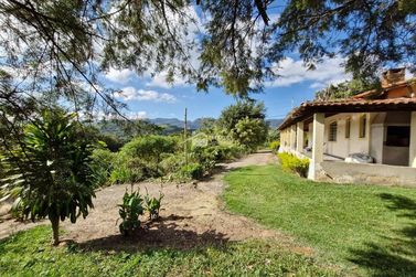 Ch&aacute;cara &agrave; venda - 10000m&sup2; - Zona Rural